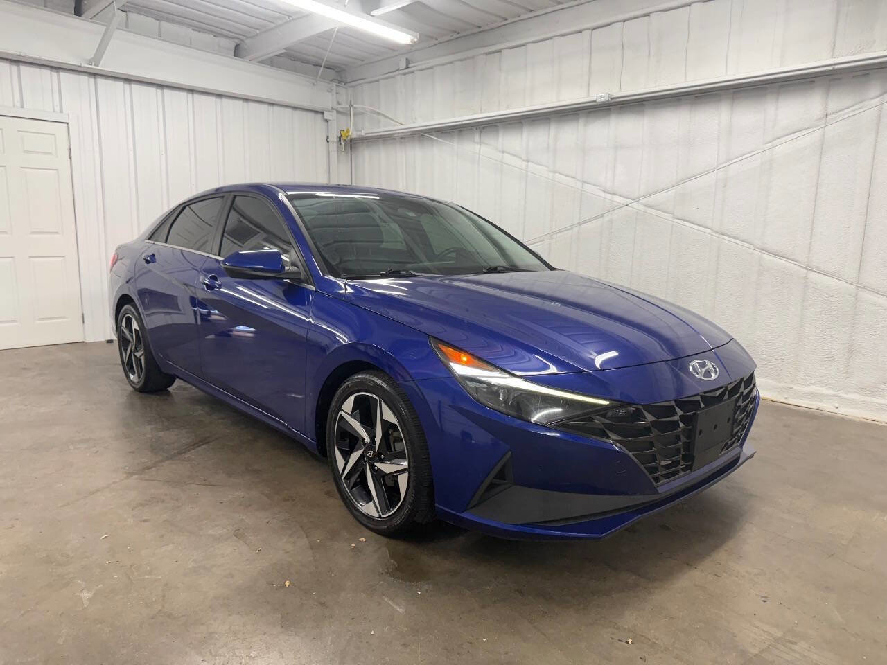 Used 2021 Hyundai Elantra Limited image 3