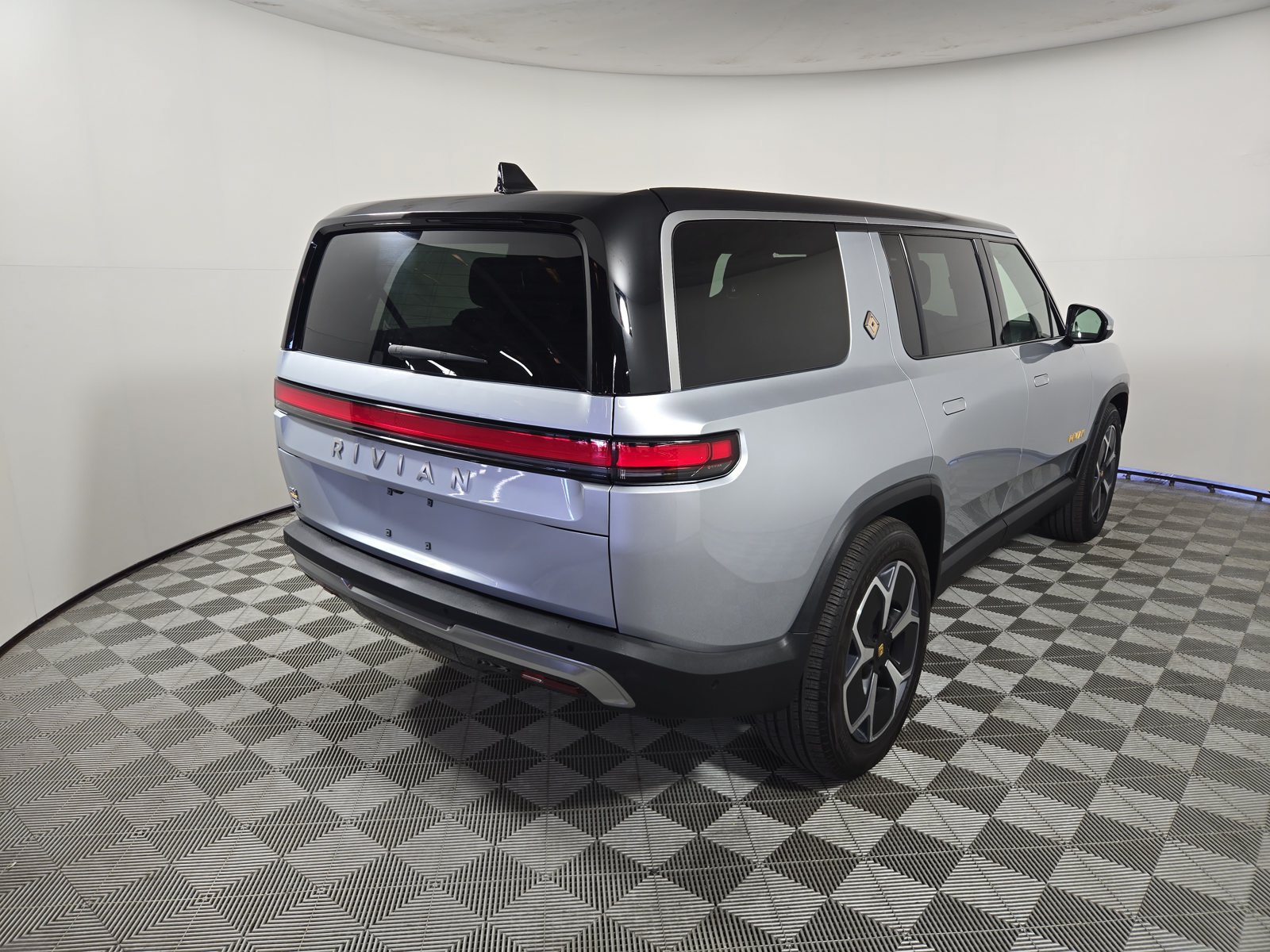 Used 2024 Rivian R1S Adventure Quad AWD/4WD image 5