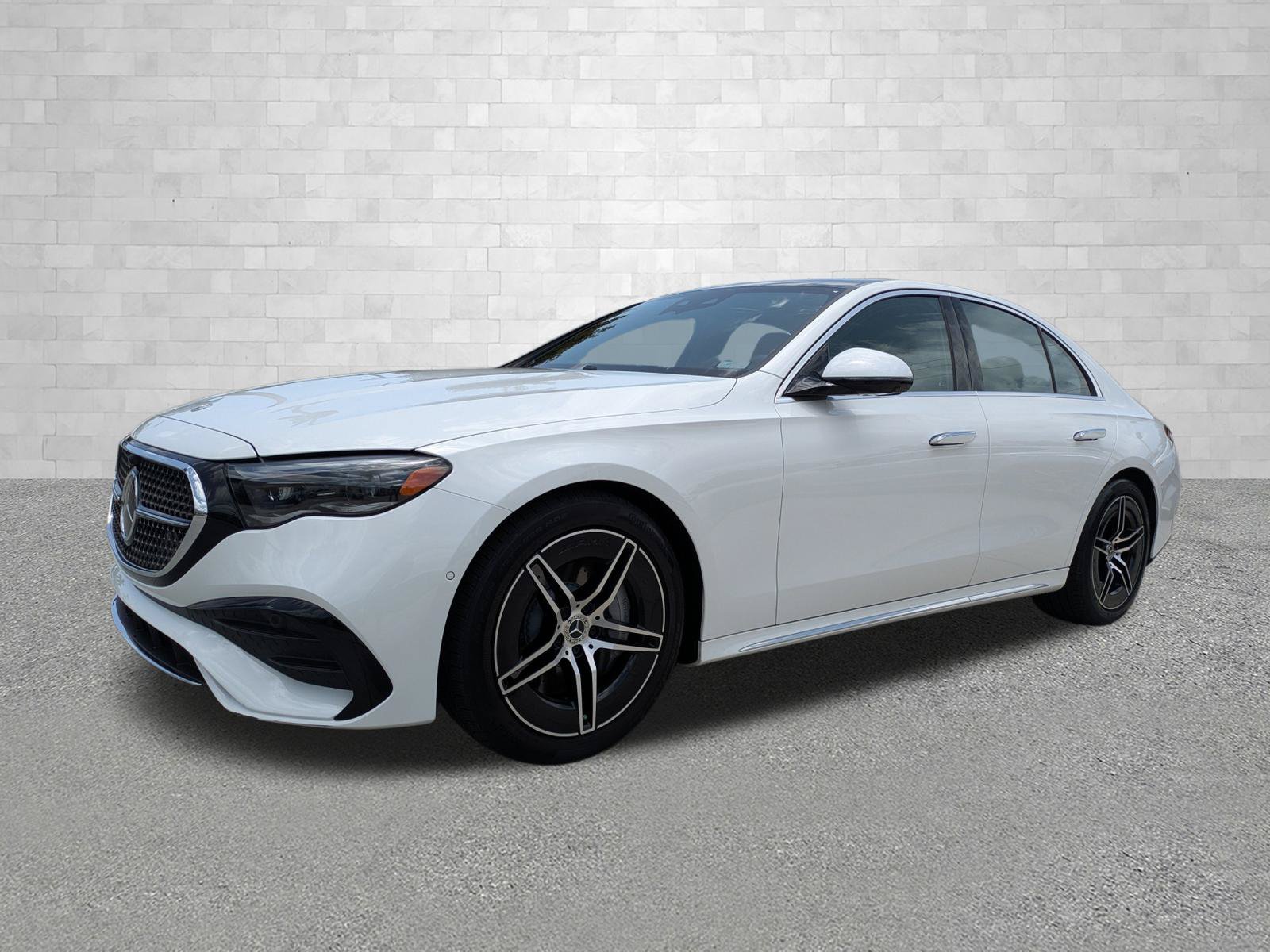 Used 2025 Mercedes-Benz E 450 4MATIC Sedan image 5