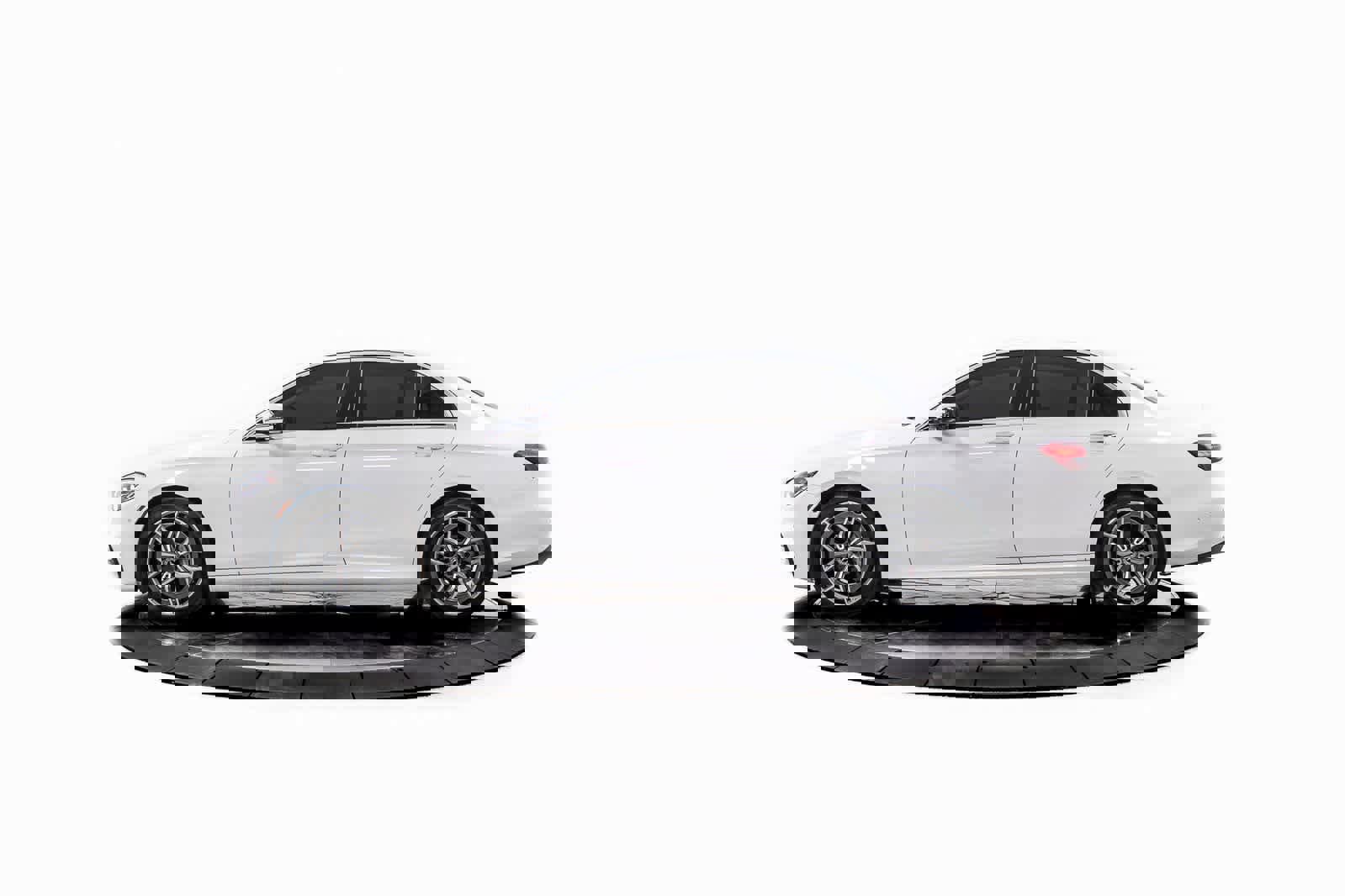 Used 2022 Mercedes-Benz E 350 Sedan image 2