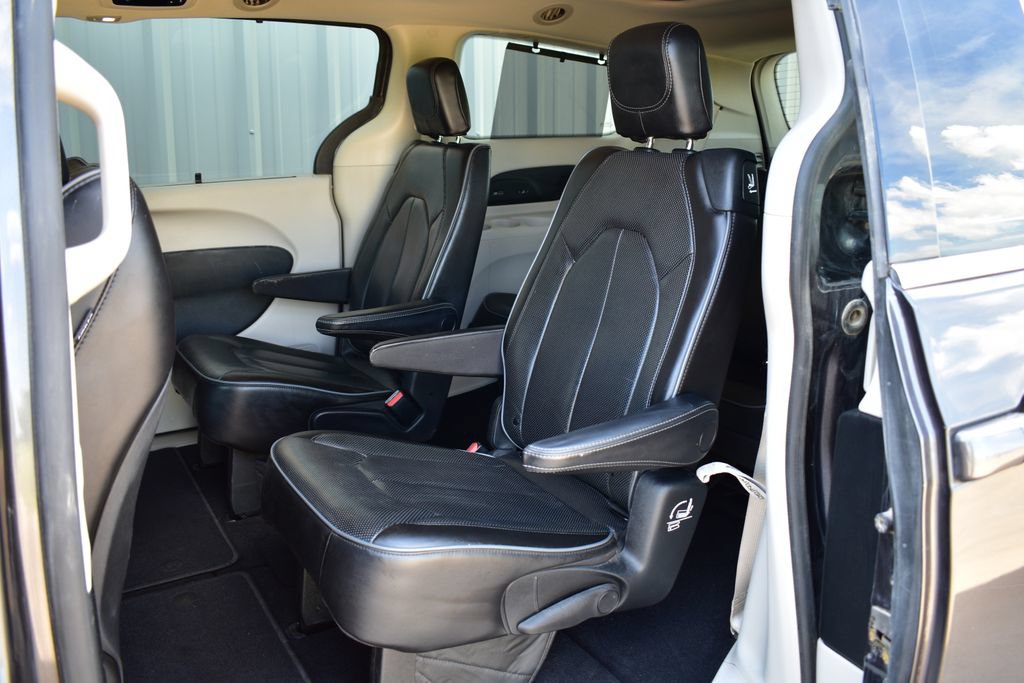 Used 2020 Chrysler Pacifica Limited FWD image 20