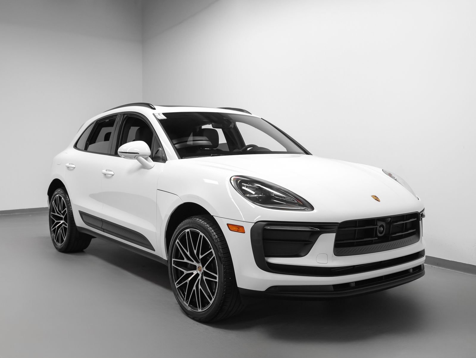 Certified 2026 Porsche Macan image 10