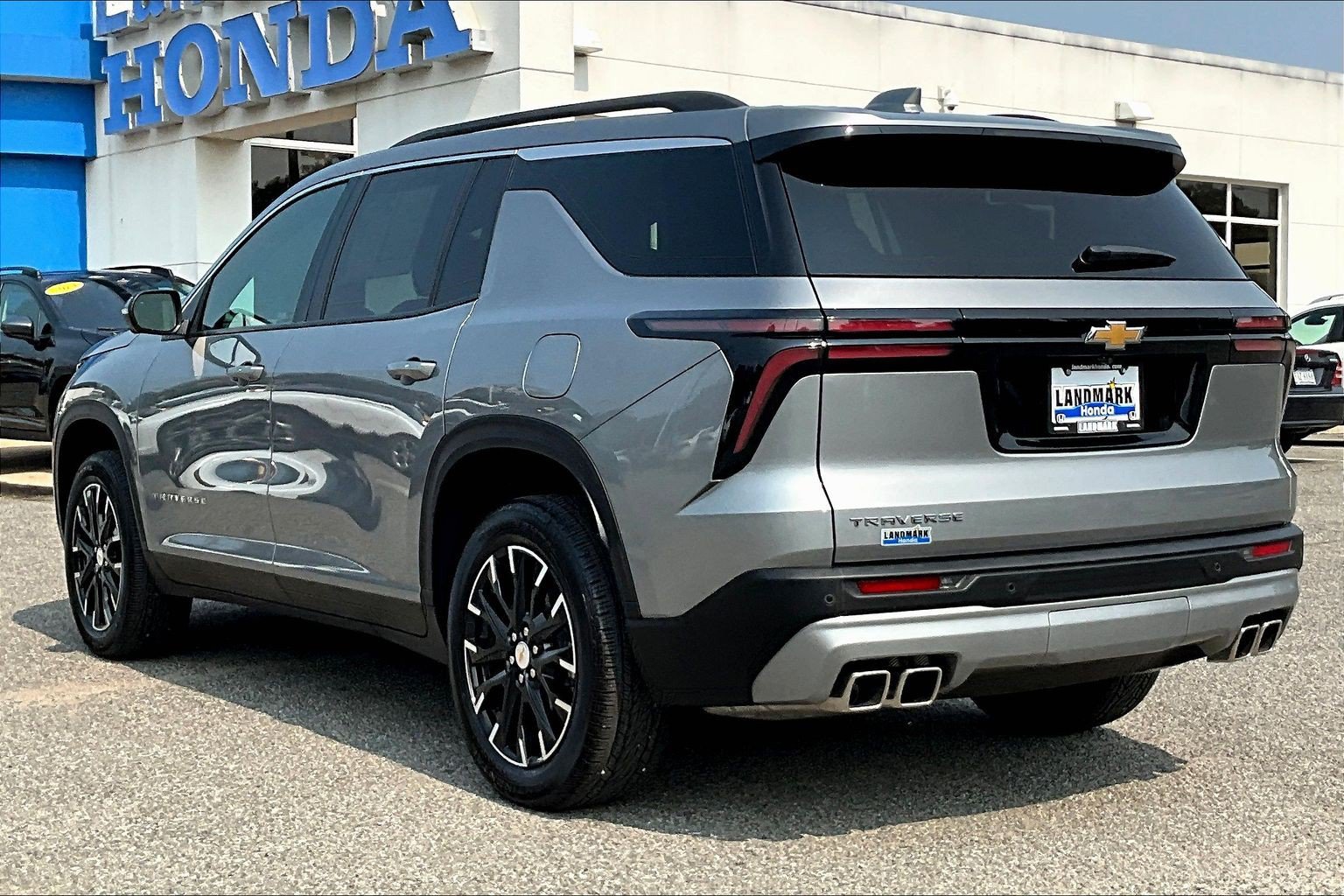 Used 2025 Chevrolet Traverse LT w/ Sun and Wheel Package FWD image 12