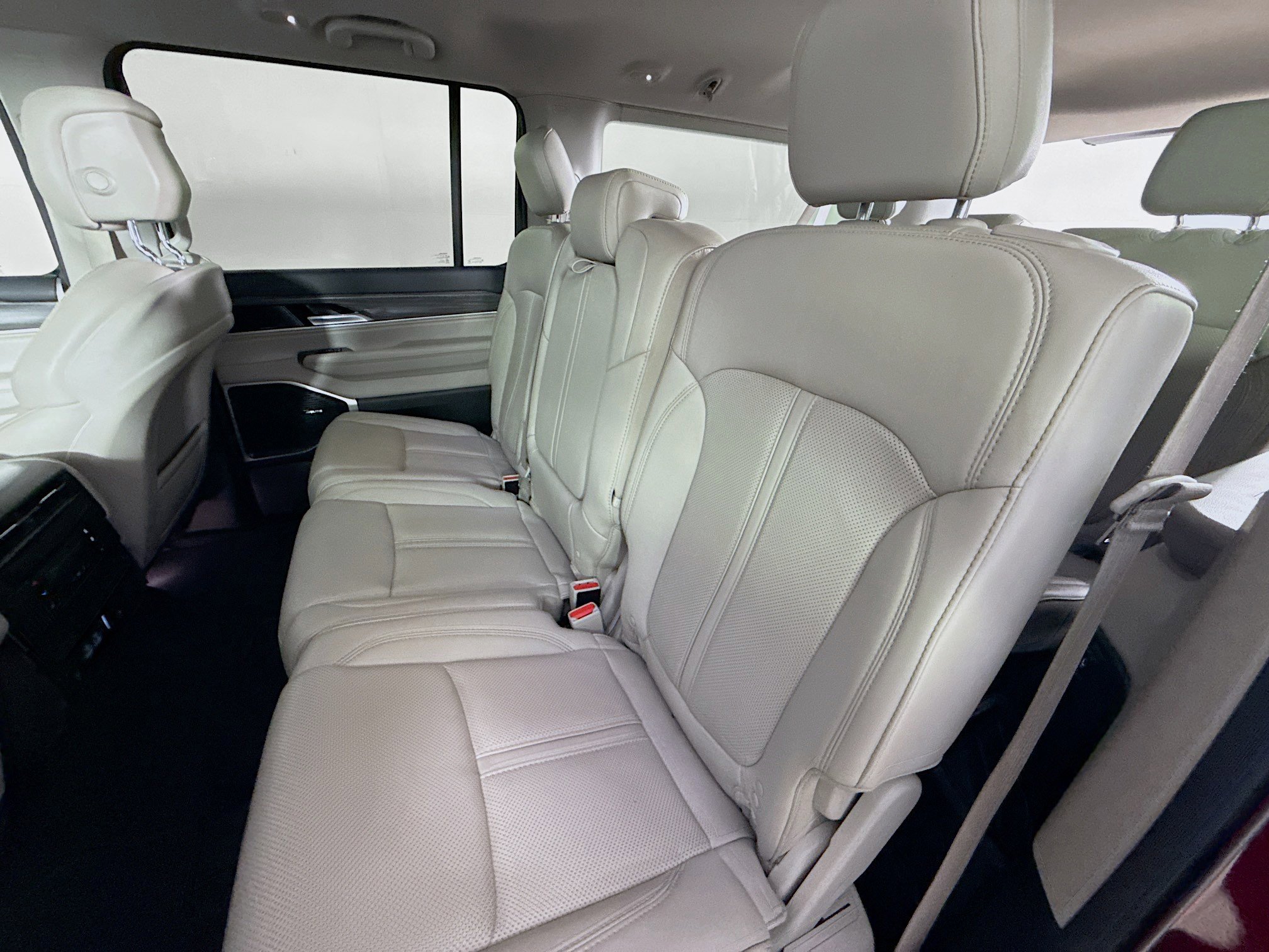 Used 2024 Jeep Wagoneer L Series II w/ Flexible Seating Group image 29