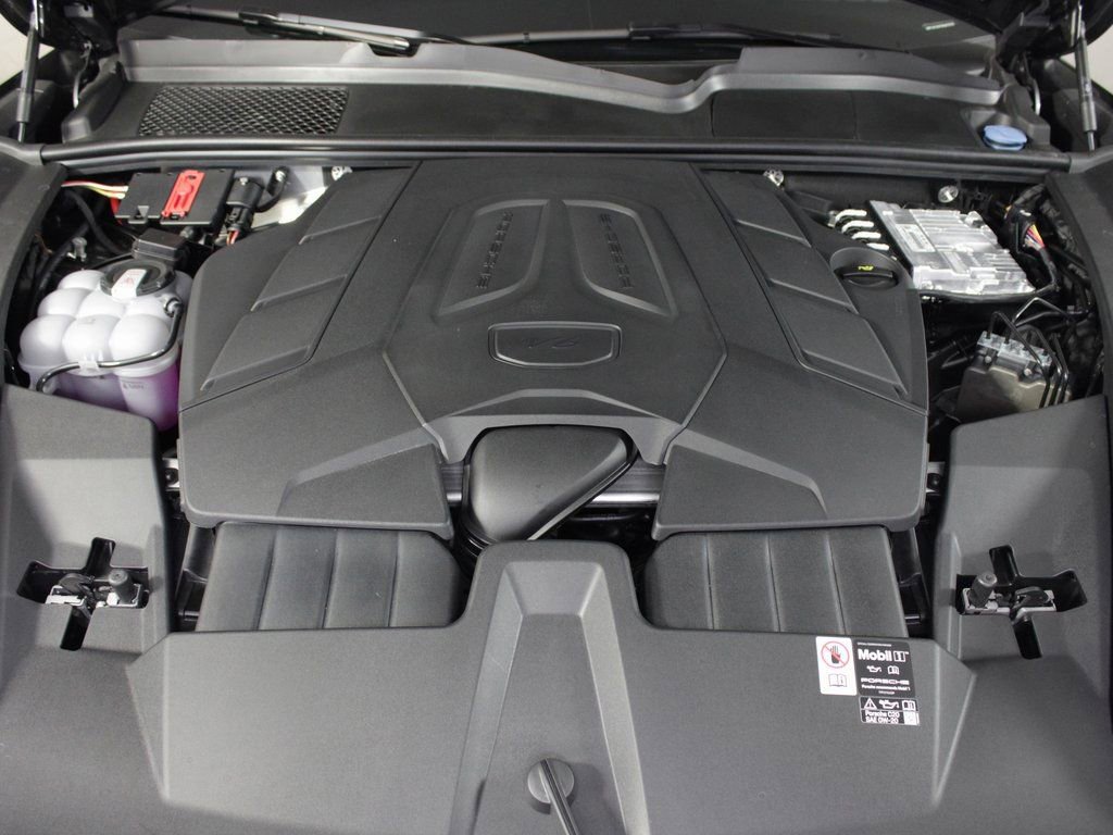 Certified 2025 Porsche Cayenne AWD/4WD image 41