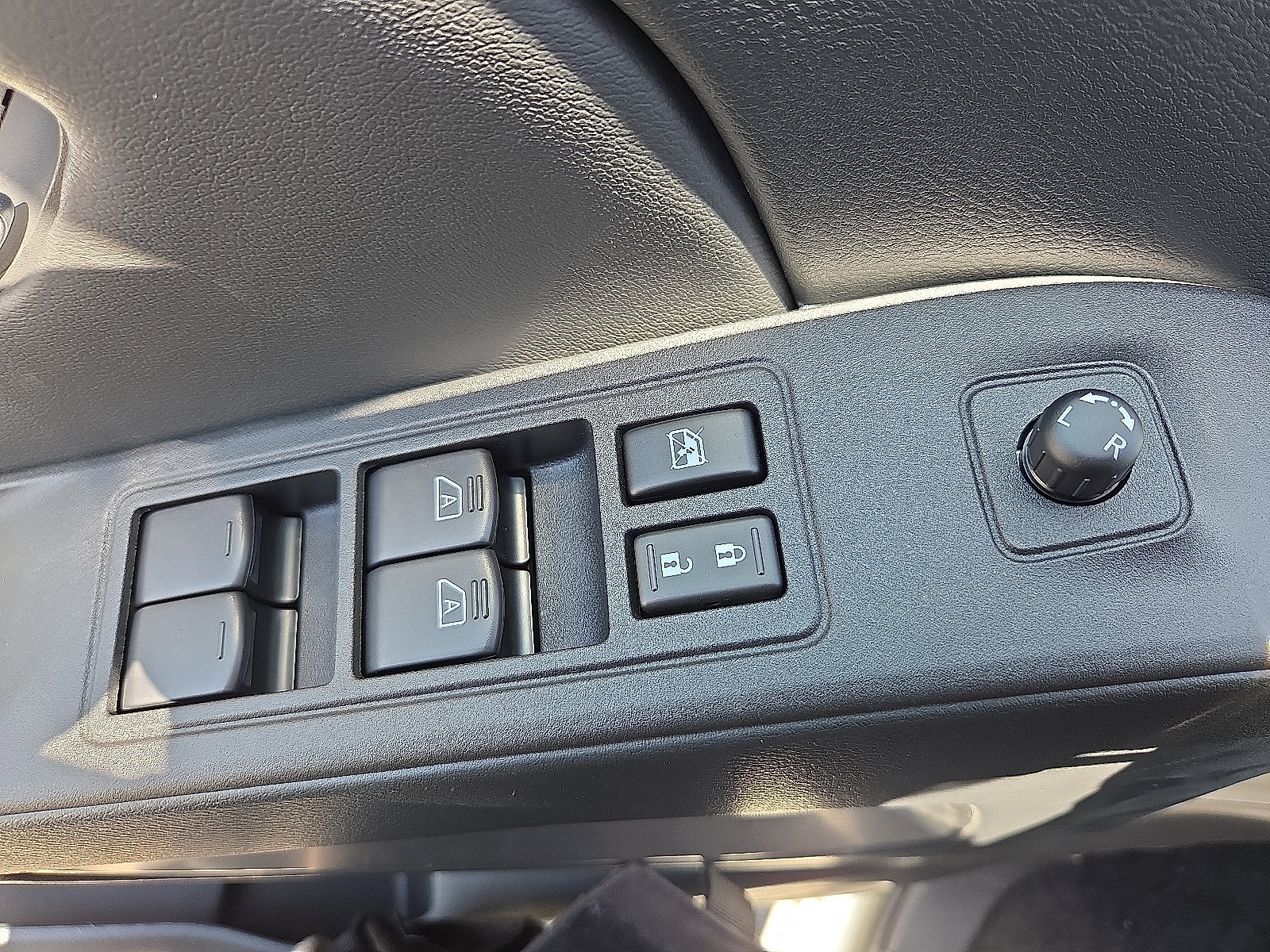 New 2026 Nissan Frontier SV w/ Tow Package AWD/4WD image 15