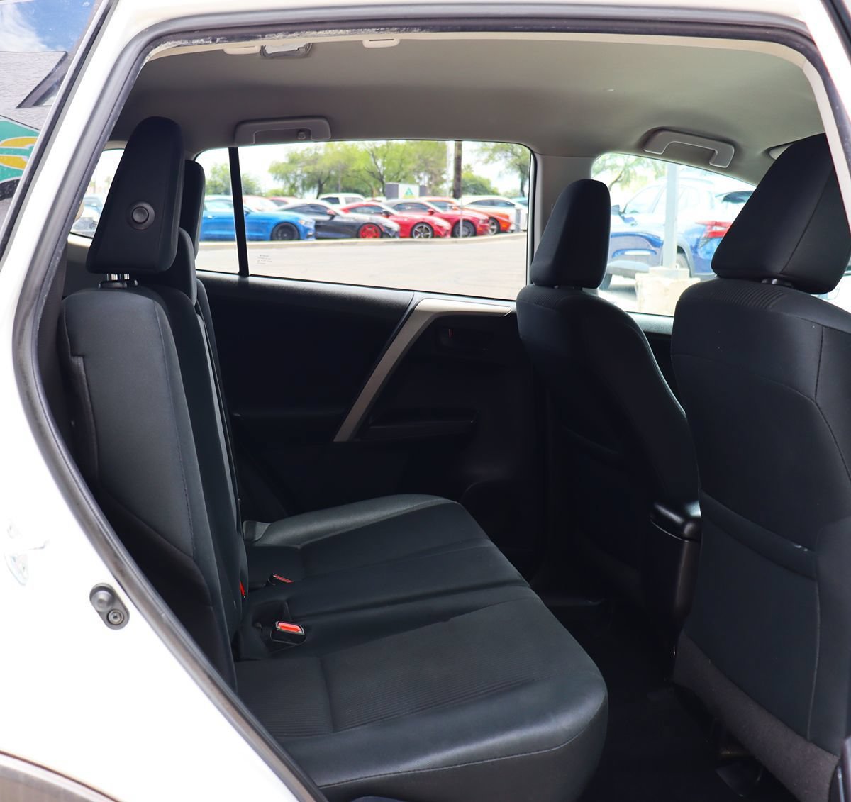 Used 2018 Toyota RAV4 LE w/ All Weather Liner Package FWD image 27