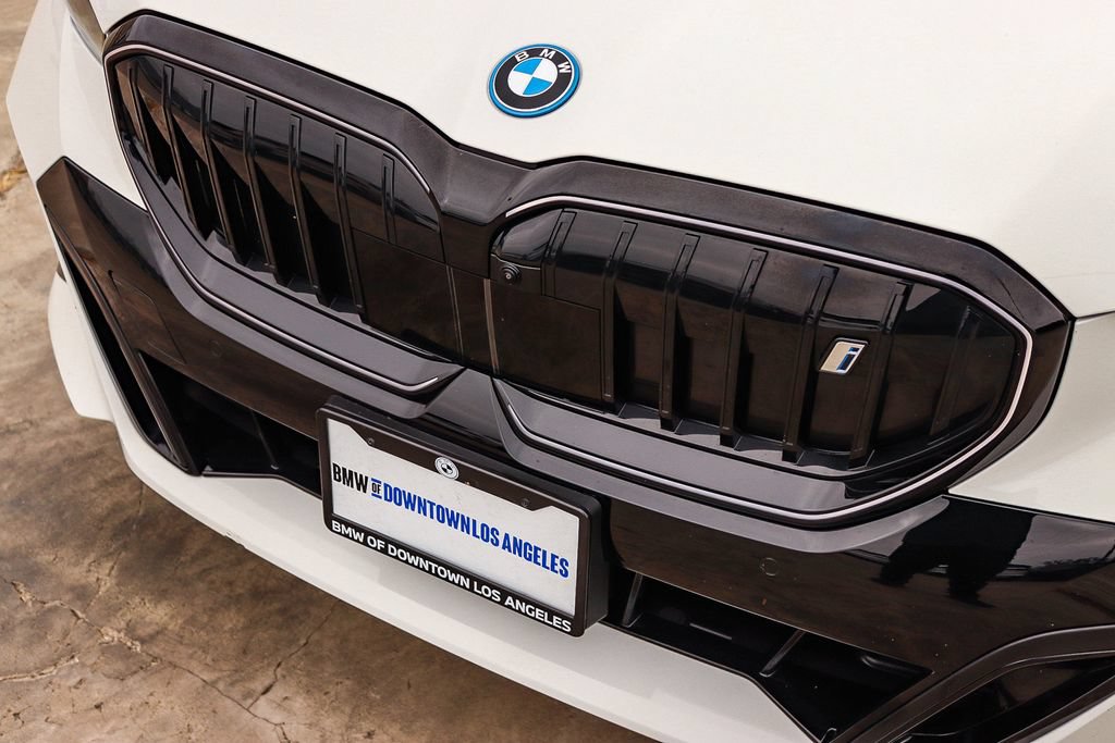 Used 2026 BMW i5 eDrive40 w/ M Sport Package RWD image 10