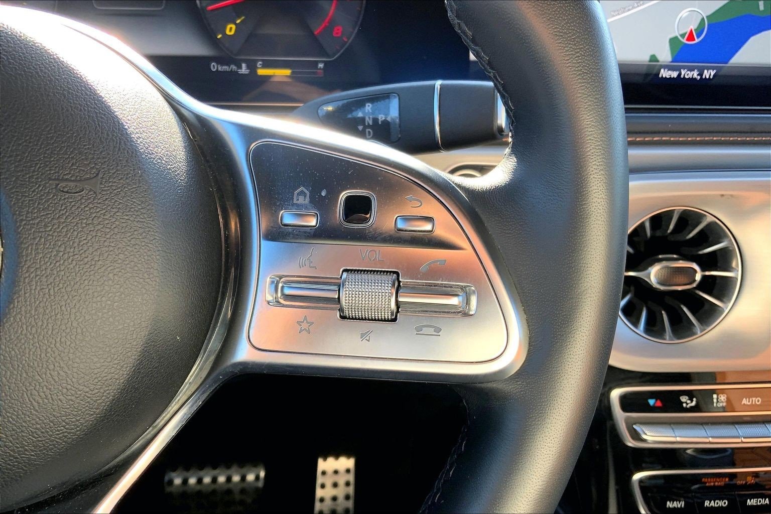 Used 2024 Mercedes-Benz G 550 image 24