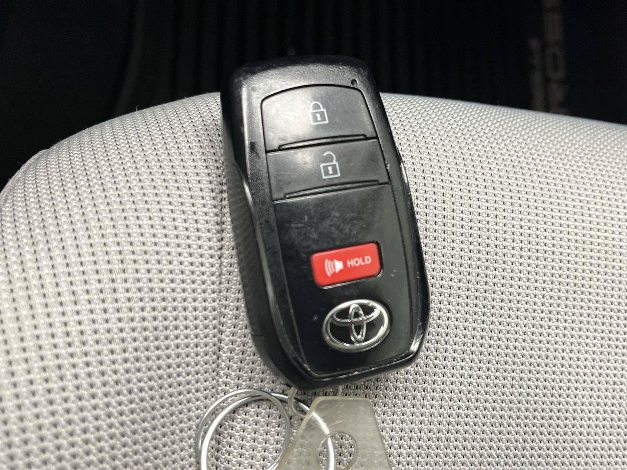 Used 2022 Toyota Corolla Cross LE AWD/4WD image 23