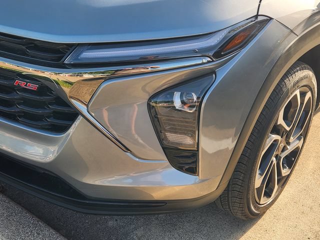 Used 2026 Chevrolet Trax RS w/ Sunroof Package FWD image 8