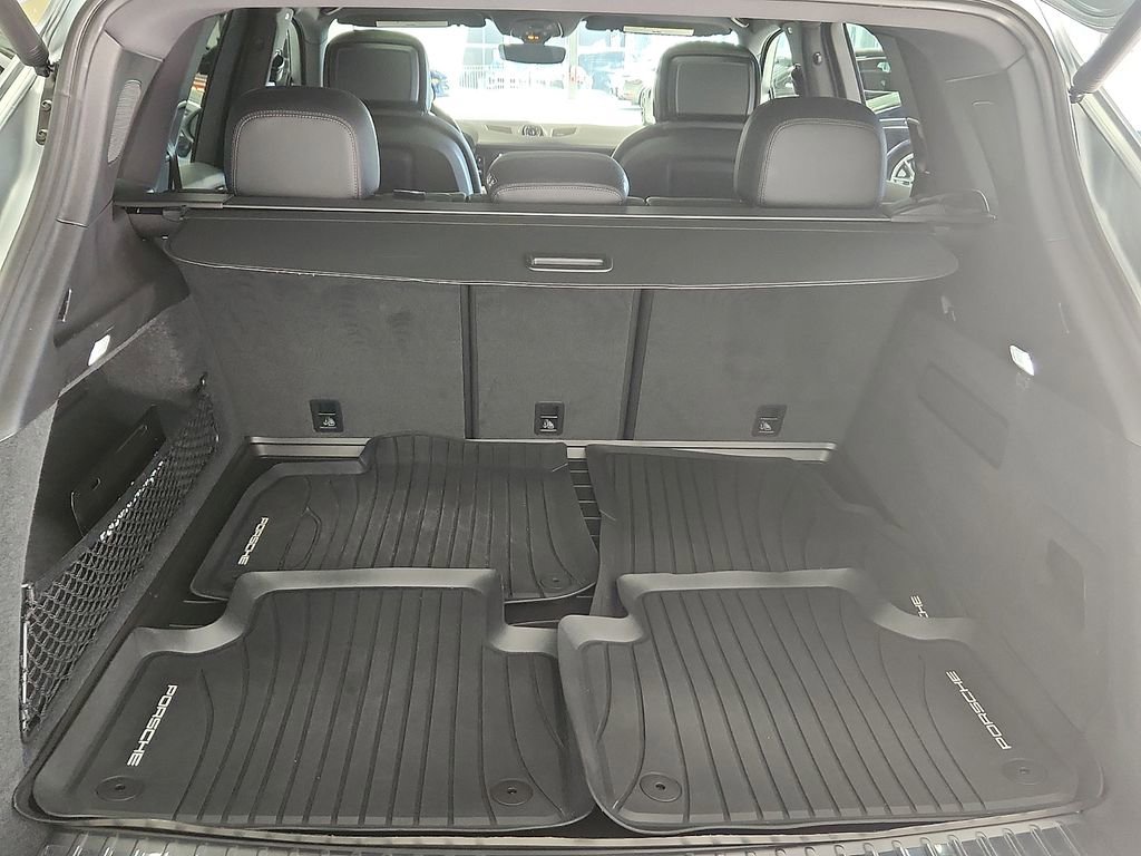 Used 2025 Porsche Cayenne image 29