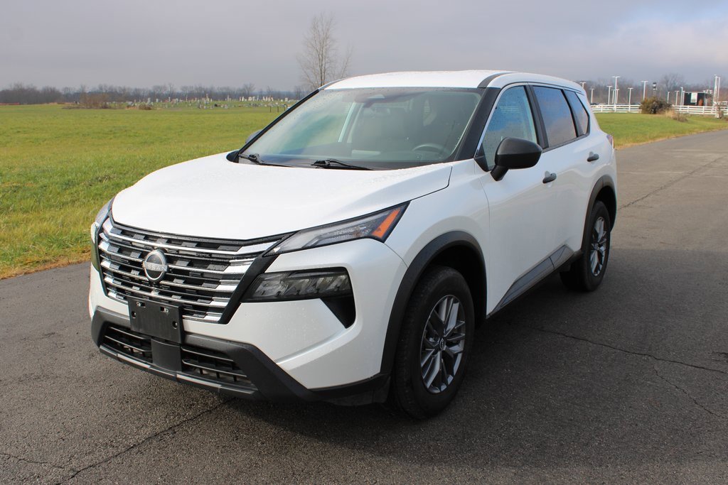 Used 2024 Nissan Rogue S image 3