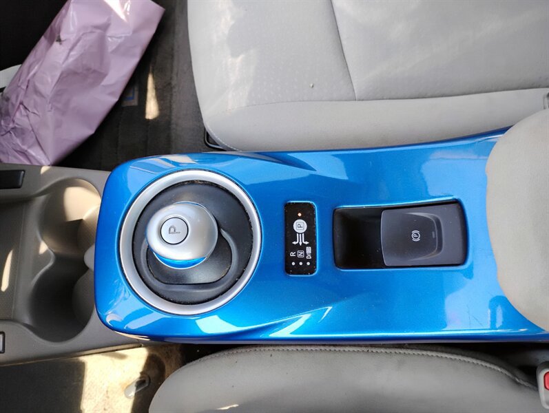Used 2011 Nissan Leaf w/ Eco Design Pkg FWD image 12