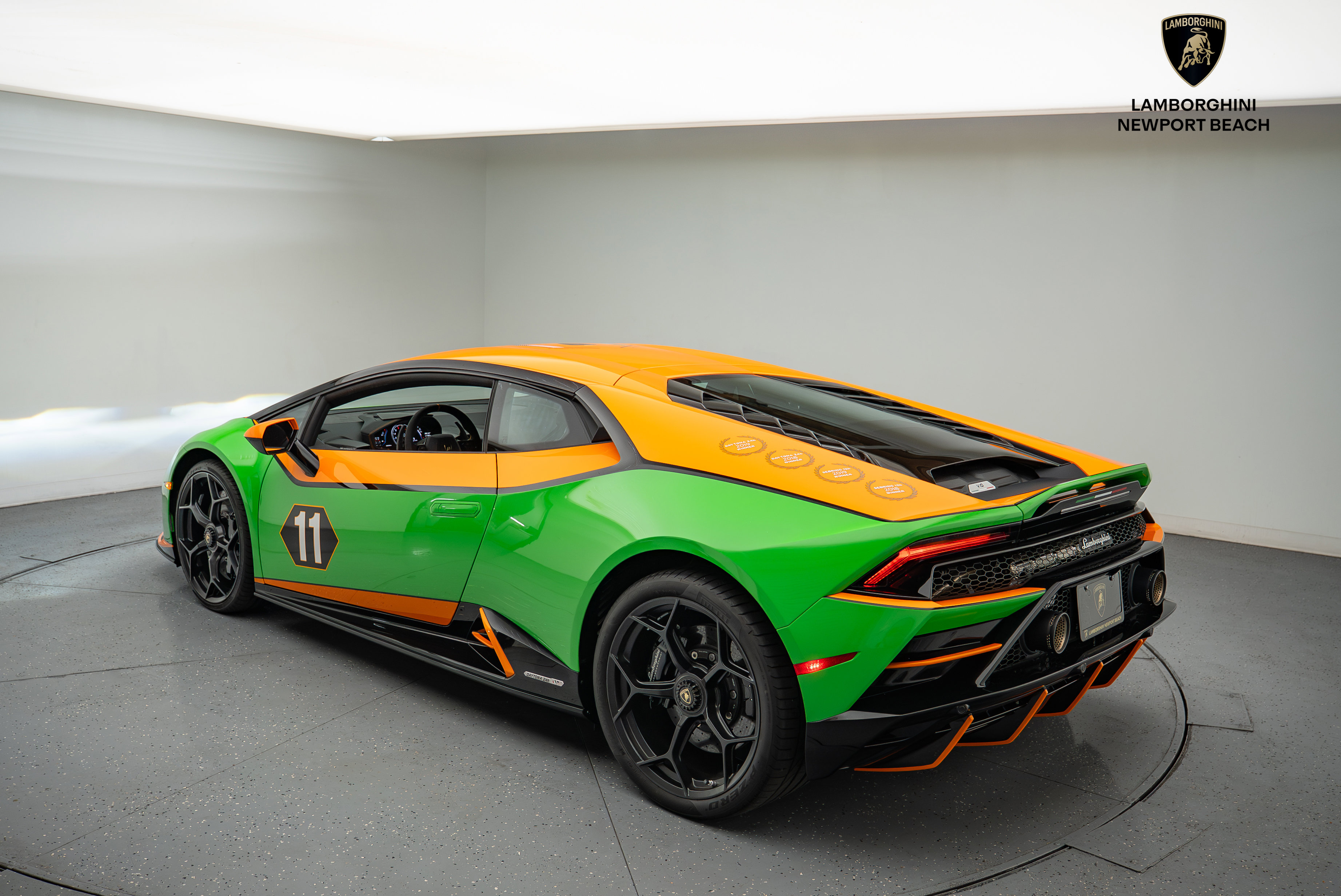 Used 2020 Lamborghini Huracan EVO image 16