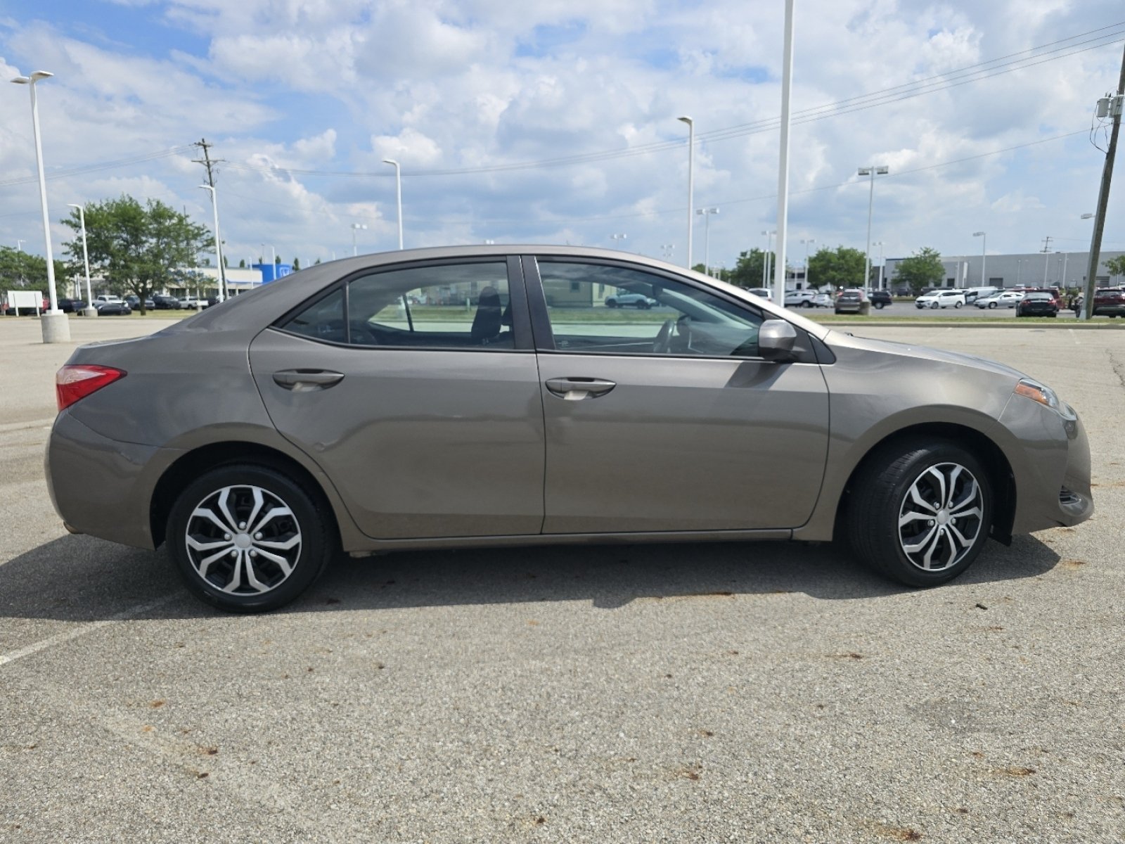 Used 2017 Toyota Corolla LE w/ Carpet Mat Package (TMS) FWD image 18