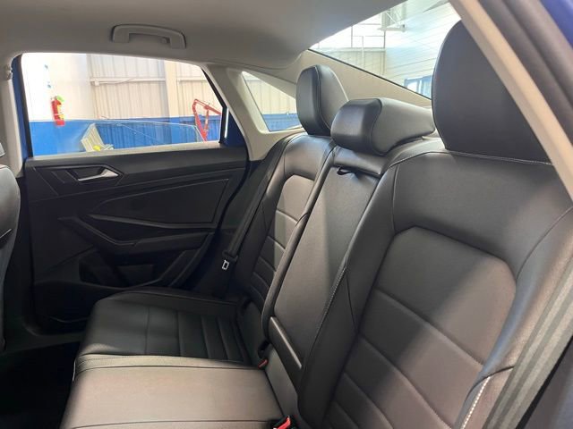Used 2024 Volkswagen Jetta SE image 18