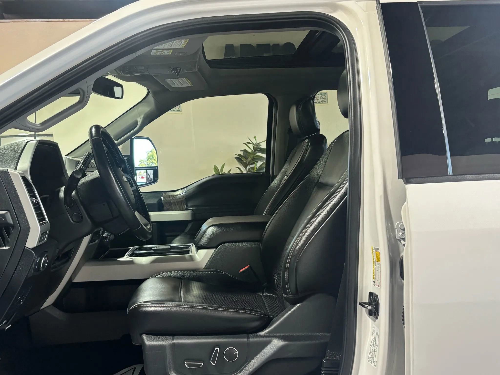 Used 2019 Ford F350 Lariat w/ Lariat Ultimate Package image 9