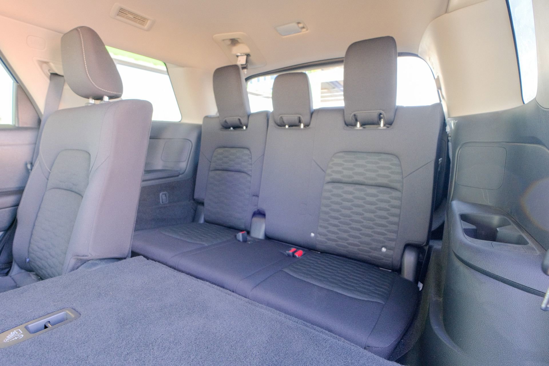 Used 2025 Nissan Pathfinder SV image 30