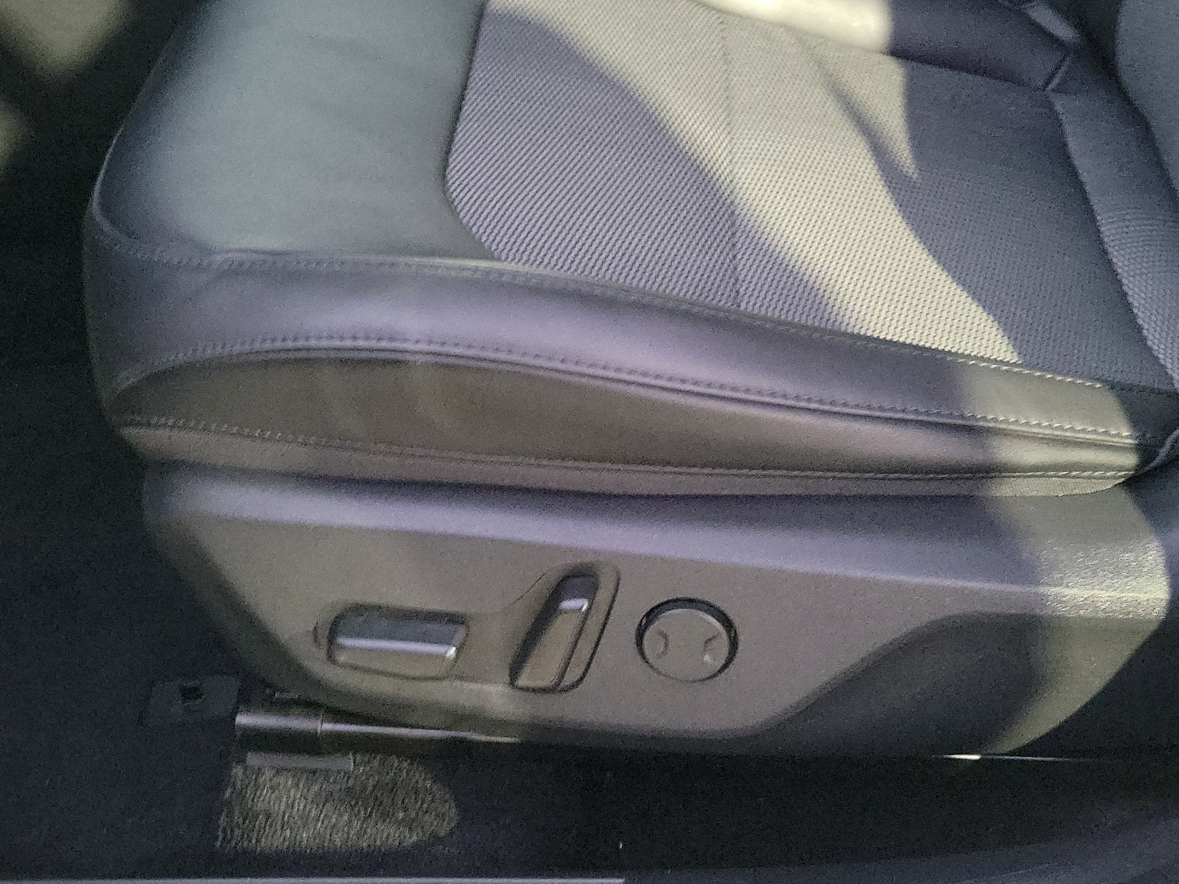 Used 2023 Kia Niro EX image 16