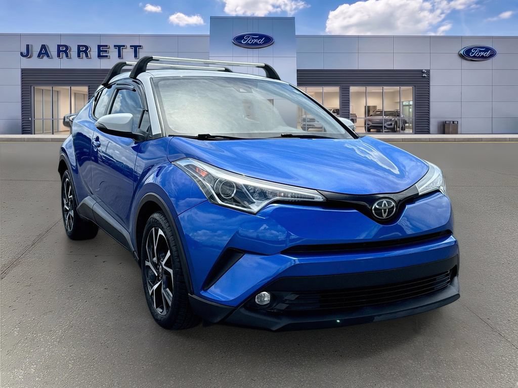 Used 2019 Toyota C-HR XLE FWD image 1