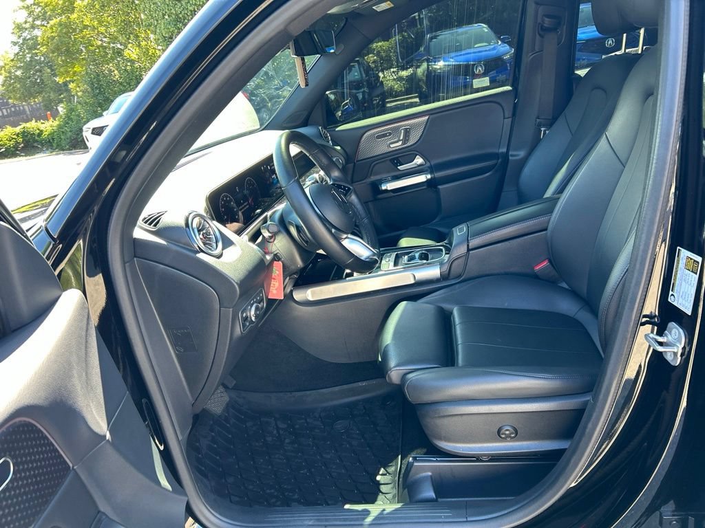 Used 2025 Mercedes-Benz GLB 250 image 17