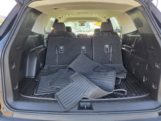 Used 2020 Chevrolet Traverse LT FWD image 11