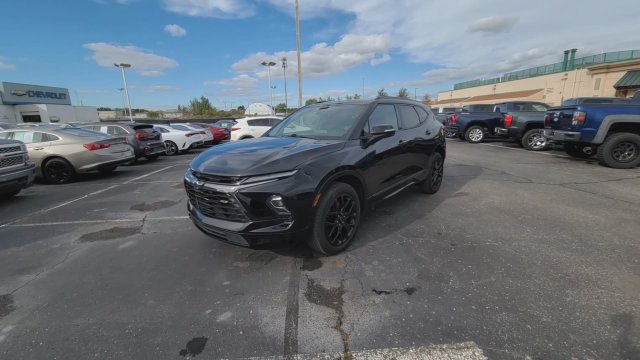 Certified 2025 Chevrolet Blazer RS FWD image 2