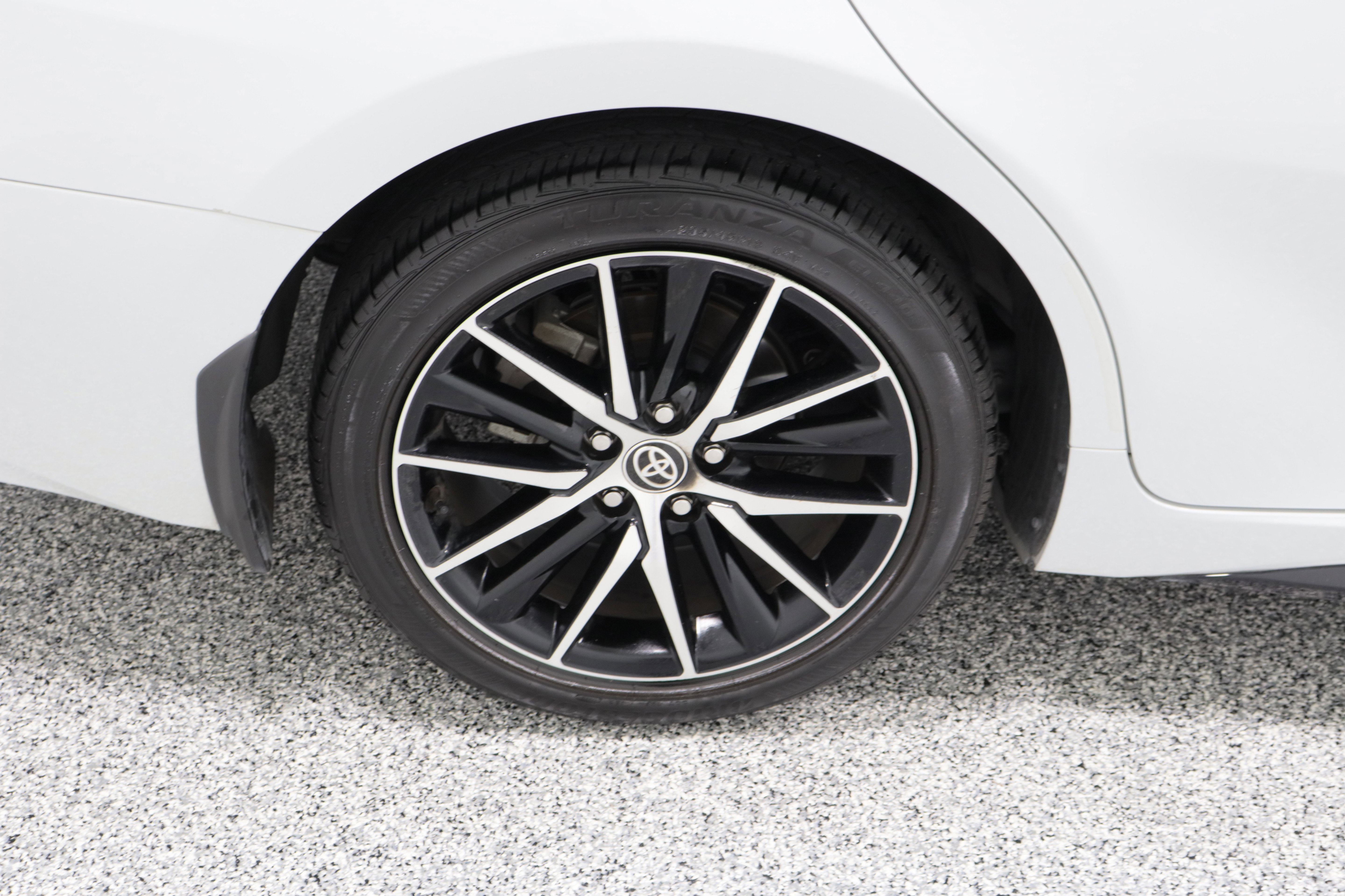 Used 2023 Toyota Camry SE image 6