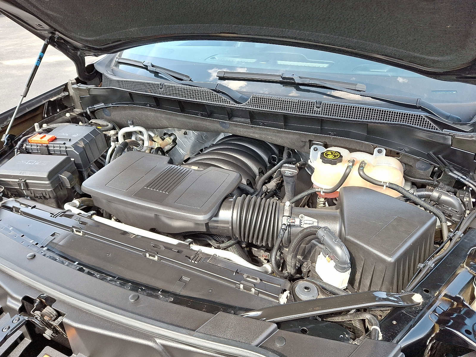 Used 2022 Chevrolet Suburban RST w/ Luxury Package image 28