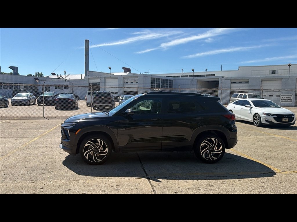 Used 2026 Chevrolet TrailBlazer RS w/ Convenience Package AWD/4WD image 3