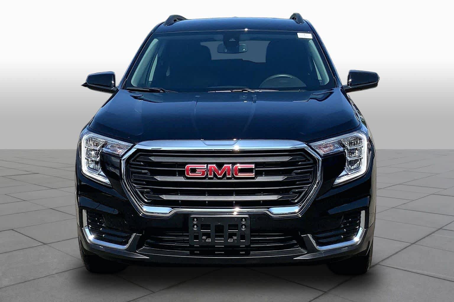 Used 2023 GMC Terrain SLE w/ Driver Convenience Package AWD/4WD image 4
