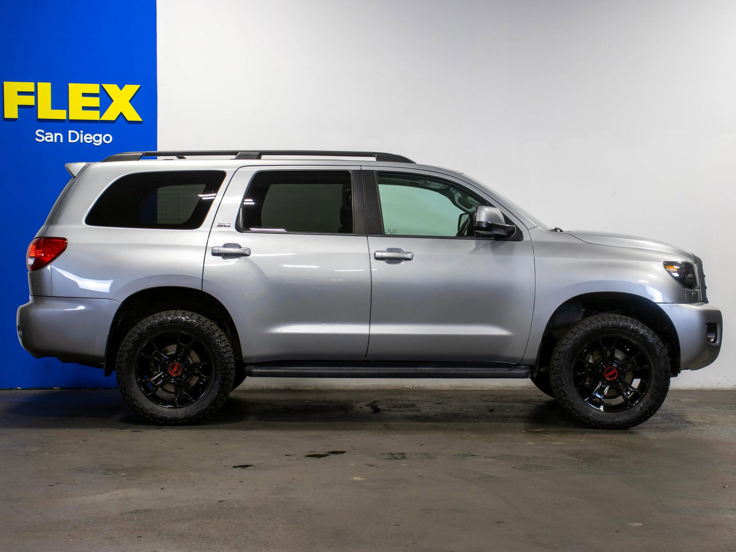 Used 2016 Toyota Sequoia SR5 image 4