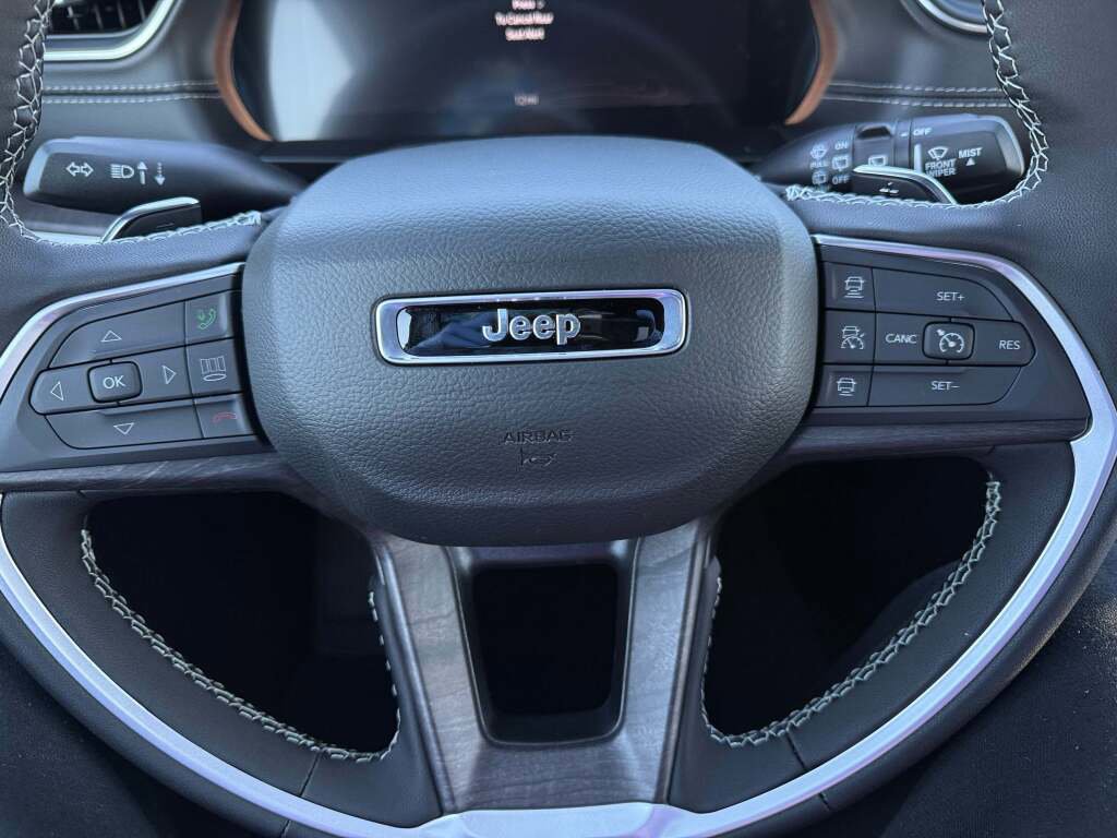 New 2025 Jeep Grand Cherokee L Limited w/ Black Appearance Package image 25