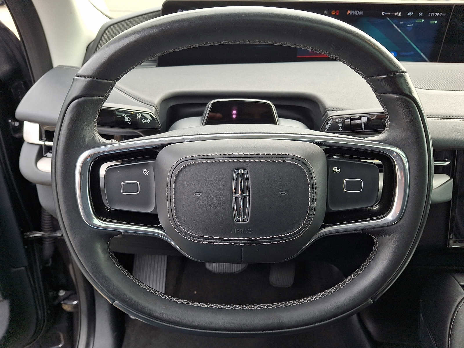 Used 2025 Lincoln Navigator Reserve image 21