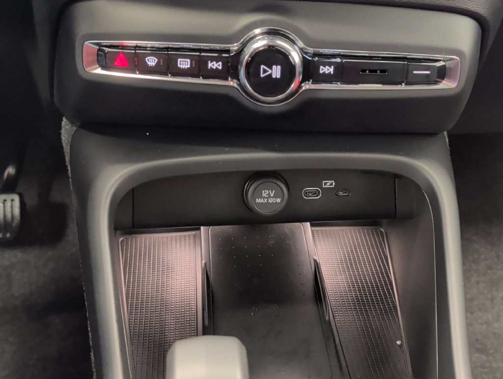 New 2026 Volvo XC40 B5 Core w/ Climate Package AWD/4WD image 23