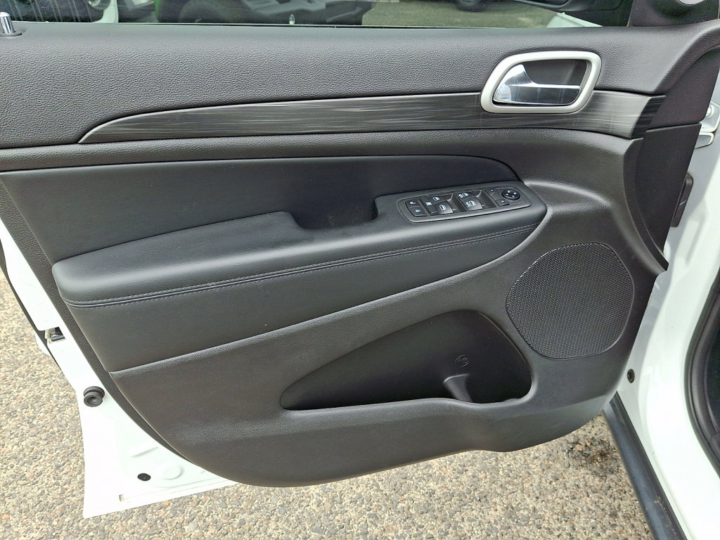 Used 2021 Jeep Grand Cherokee Laredo AWD/4WD image 21