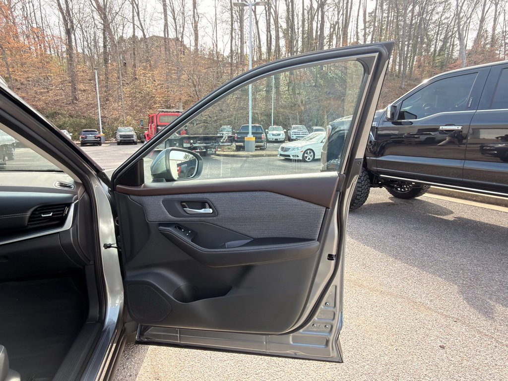 Used 2021 Nissan Rogue SV image 17