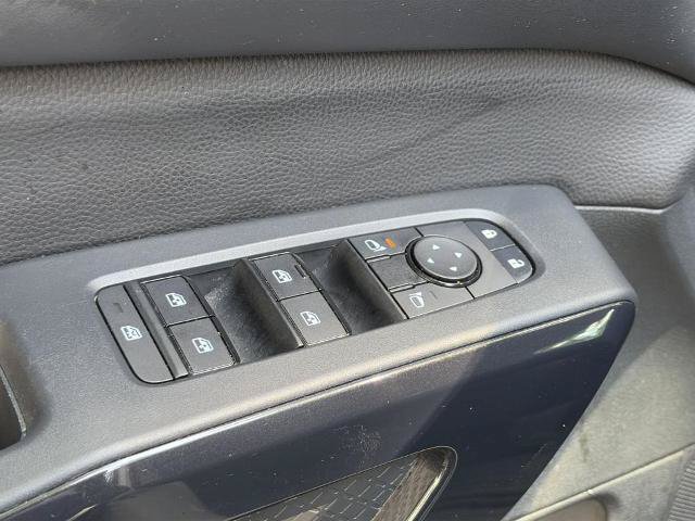 Certified 2025 Nissan Pathfinder SV w/ SV Premium Package AWD/4WD image 15