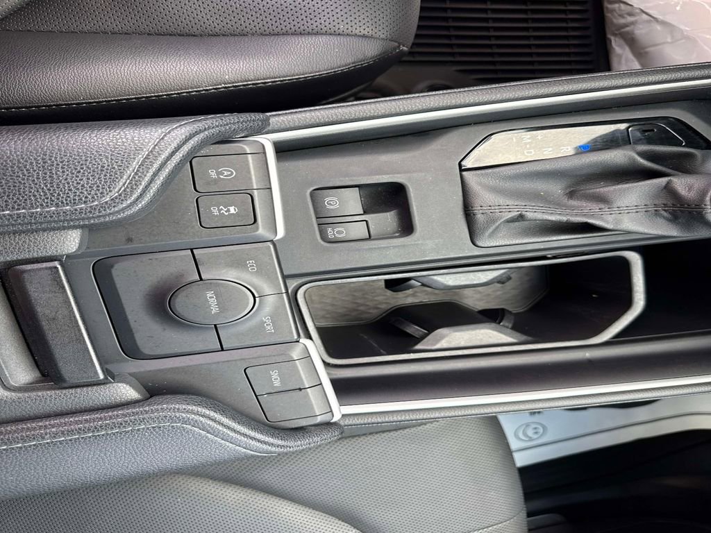 Used 2024 Toyota Grand Highlander Limited image 25