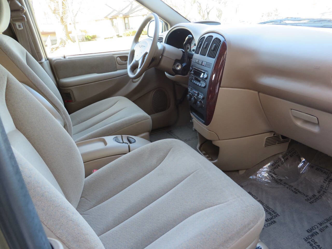 Used 2001 Chrysler Town & Country LX image 15