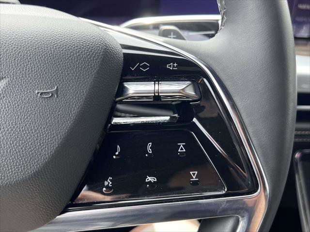 Used 2025 Cadillac Escalade ESV Luxury AWD/4WD image 25