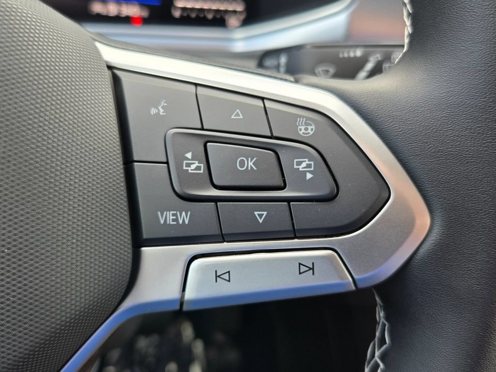 New 2026 Volkswagen Taos SE FWD image 12