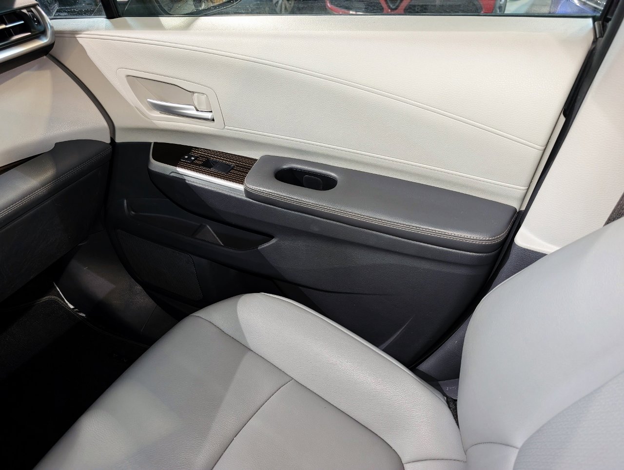 Used 2021 Toyota Sienna XLE w/ XLE Plus Package FWD image 39