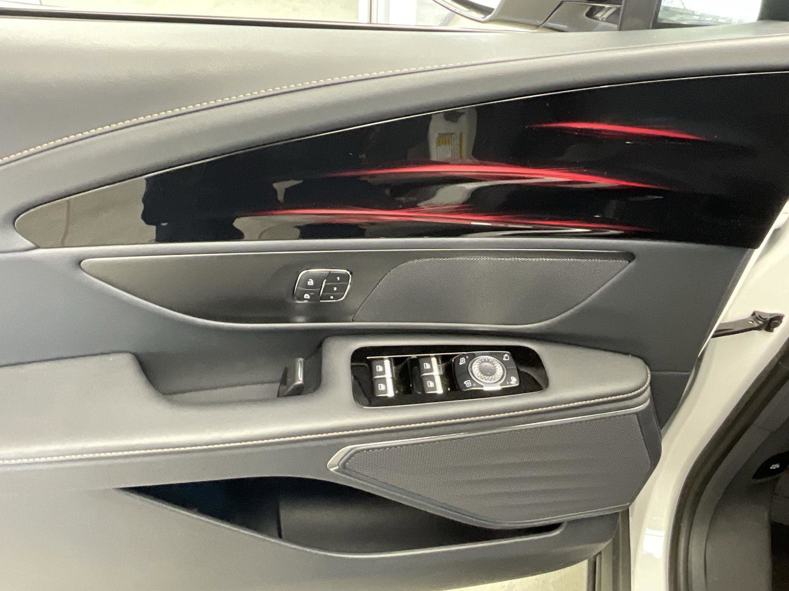 New 2024 Lincoln Nautilus Reserve w/ Jet Appearance Package (87T) image 26