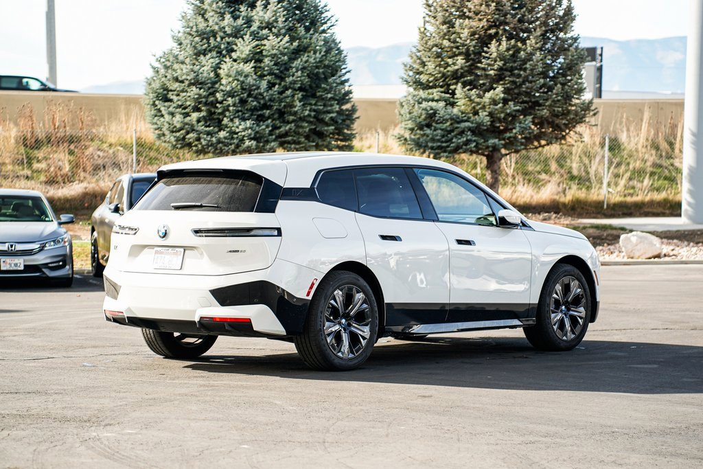 Used 2025 BMW iX xDrive50 image 5