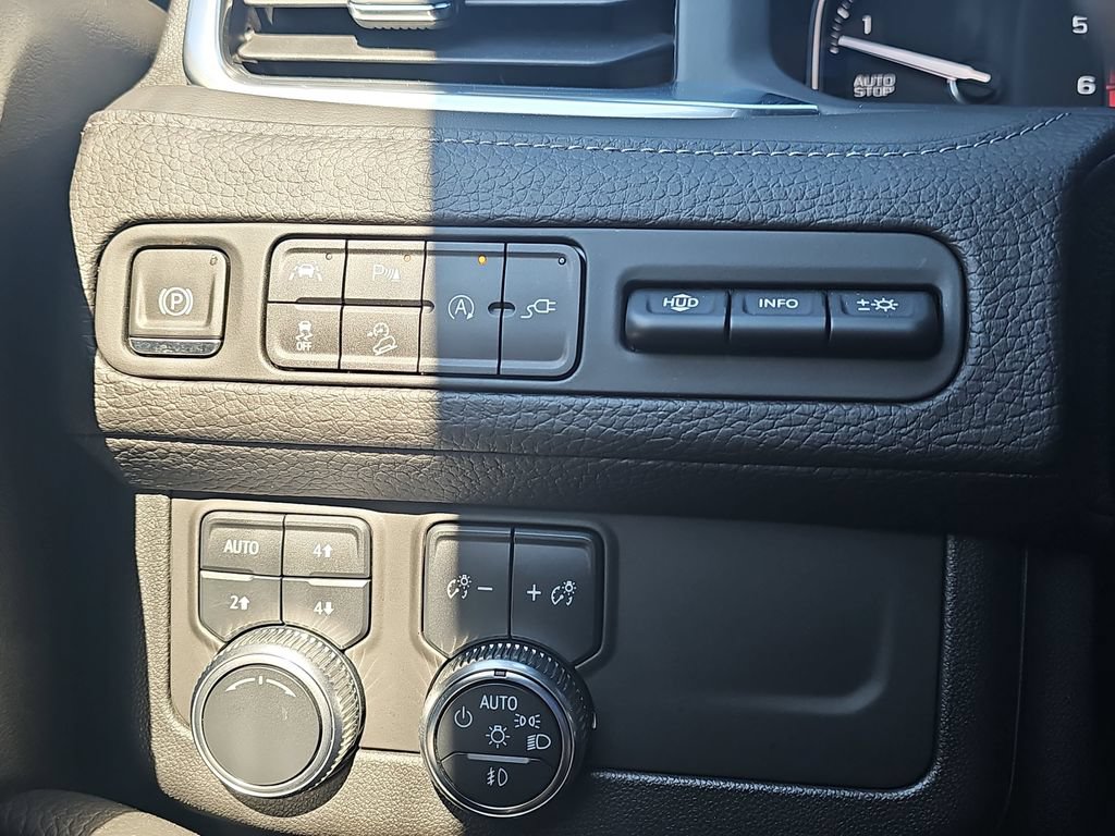 Used 2021 GMC Yukon Denali w/ Denali Premium Package AWD/4WD image 32