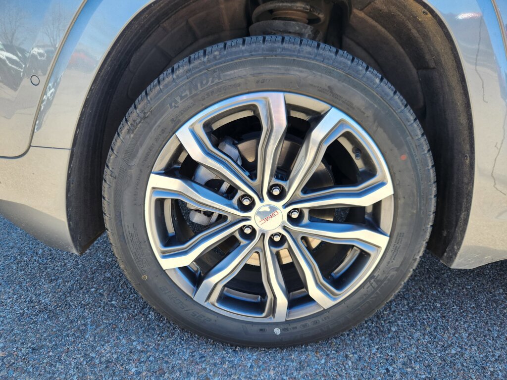 Used 2019 GMC Terrain Denali w/ Advanced Safety Package image 16