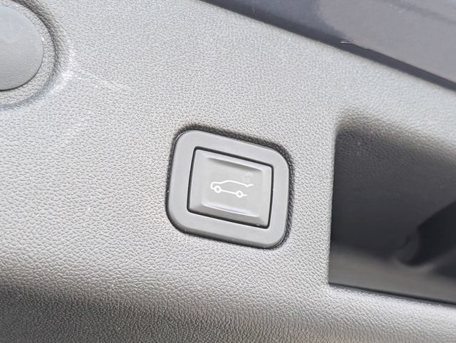 Used 2018 Chevrolet Equinox LT FWD image 32