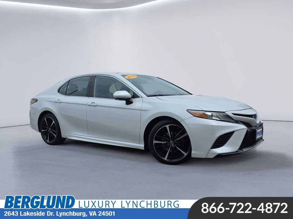 Used 2019 Toyota Camry XSE FWD image 1